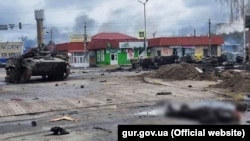 Наступствы баявых дзеяньняў у Гастомелі ў пачату расейскага ваеннага ўварваньня ў 2022 годзе, калі беларус спрабаваў уцячы ад вайны і пешшу ішоў па дарозе ў Беларусь. Ілюстрацыйнае фота