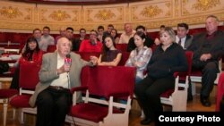 Артистлар белән очрашу