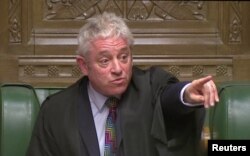 جان برکو، رئیس پارلمان بریتانیا، تعطیلی نهاد قانونگذاری را «نقض فاحش قانون اساسی» دانست و گفت که هدف از آن جلوگیری از بحث نمایندگان در مورد برگزیت است.