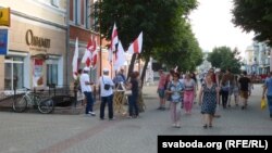 Тыя з вылучэнцаў, якія наважыліся абазначыць сябе нацыянальнай беларускай сымболікай