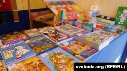 Ні слова па-беларуску на альбомах і расфарбоўках