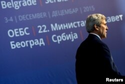 جان کری می‌گوید حل‌وفصل نگرانی‌های سیاسی در مورد سوریه، به نبردها علیه حکومت خودخوانده اسلامی کمک خواهد کرد.