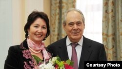 Рәисә Атамбаева Татарстанның Дәүләт киңәшчесе Миңтимер Шәймиев белән Казанда Конгресс көннәрендә