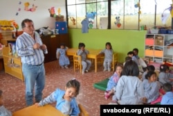 «Нянь» Пака са сваімі выхаванцамі