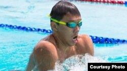 Пловец Ануар Ахметов, участник Паралимпийских игр от Казахстана.