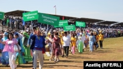 Барда Сабантуенда төрле төбәкләрдән килгән делегацияләр йөреше