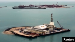 Искусственные острова нефтяного месторождения Кашаган. Каспийское море, 7 апреля 2013 года.