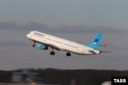 ای‌۳۲۱ «متروجت» در این تصویر در حال بلند شدن از باند فرودگاه بین‌المللی مسکو