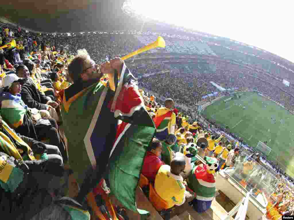 بازی افتتاحیه جام جهانی فوتبال بین مکزیک و آفریقای جنوبی