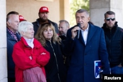 Андрей Бабіш на виборчому мітингу. Політологи кажуть, що Бабіш прагматик і не буде виконувати всі свої обіцянки, які озвучував під час виборчої кампанії