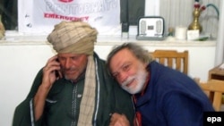 معامله با طالبان برای آزادی دانيله ماستروجاکومو، روابط داخلی دولت ايتاليا و همچنين روابط اين دولت بااپوزيسيون ميانه و راست را بحرانی ساخته است.