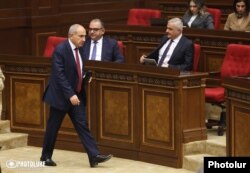 Nikol Paşinyan Ermənistan parlamentində