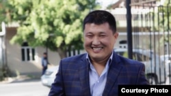 Канжар Кадыралиев Ош шаардык прокуратурада ыкчам-иликтөө органдарындагы мыйзамдын аткарылышын көзөмөлдөө бөлүмүнүн прокурору болуп иштеген.