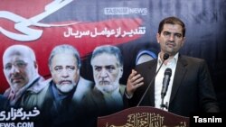 احسان قاضی‌زاده هاشمی، نماینده مجلس، در مراسم تقدیر عوامل سریال «گاندو»، تیر ۱۳۹۸