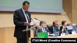 سخنرانی نزار زکا در اجلاس جهانی سران درباره جامعه اطلاعاتی در سال ۲۰۱۵.