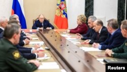 پوتین در جلسۀ شورای امنیت روسیه، ۱۴ آبان