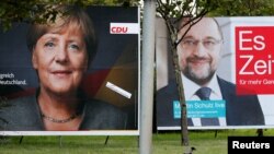 Згідно з опитуваннями, проведеними перед виборами, партія Анґели Меркель «Християнсько-демократичний союз» лідирує із 34-37% голосів виборців проти 21-22% – у соціал-демократів