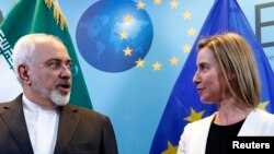 فدریکا موگرینی، مسئول سیاست خارجی اتحادیه اروپا، (راست). محمدجواد ظریف، وزیر خارجه ایران