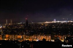 Частково знеструмлена Барселона під час раптового блекауту, який стався у Португалії і Іспанії. Людей із метроу Барселоні виводили тунелями, 28 квітня 2025 року