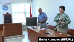 Султанбай Айжигитов жана анын жубайы Гүлзат Жолдошова соттук процессте. 12-сентябрь, 2025-жыл.