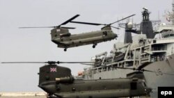 یک رزمناو بریتانیایی که در جریان جنگ سال گذشته در ساحل بیروت پهلو گرفته بود. (عکس از epa)