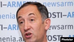 Armenia -- Shevket Shaydulin, director general of the national raillway company, at a news conference in Yerevan, 7Oct 2010.