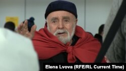 Харьков әуежайына келген қарт месхет түрігі.  