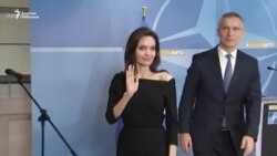 Анжелина Жоли аялдарды коргоого чакырды