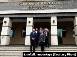 Удзельнікі сустрэчы ў муніцыпалітэце Прыштыны