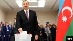 Илхам Алиев үчүнчү ирет катары менен президенттик кызмат үчүн ат салышууда, 9-октябрь, Бакы, 2013