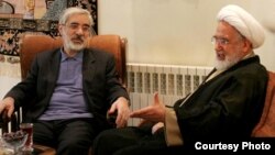 آقایان کروبی و موسوی (در تصویر) و خانم رهنورد بیش از شـش سال است که در حصر هستند