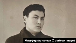 Омор Султановдун жаш чагы. (сүрөттөр Жазуулар союзунун Фейсбук баракчасынан алынды)