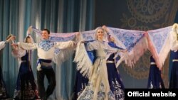 Выступление прошло в рамках юбилейного тура красноярского коллектива в честь своего 50-летия