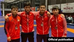 Эркин күрөш боюнча кыргызстандык балбандар.