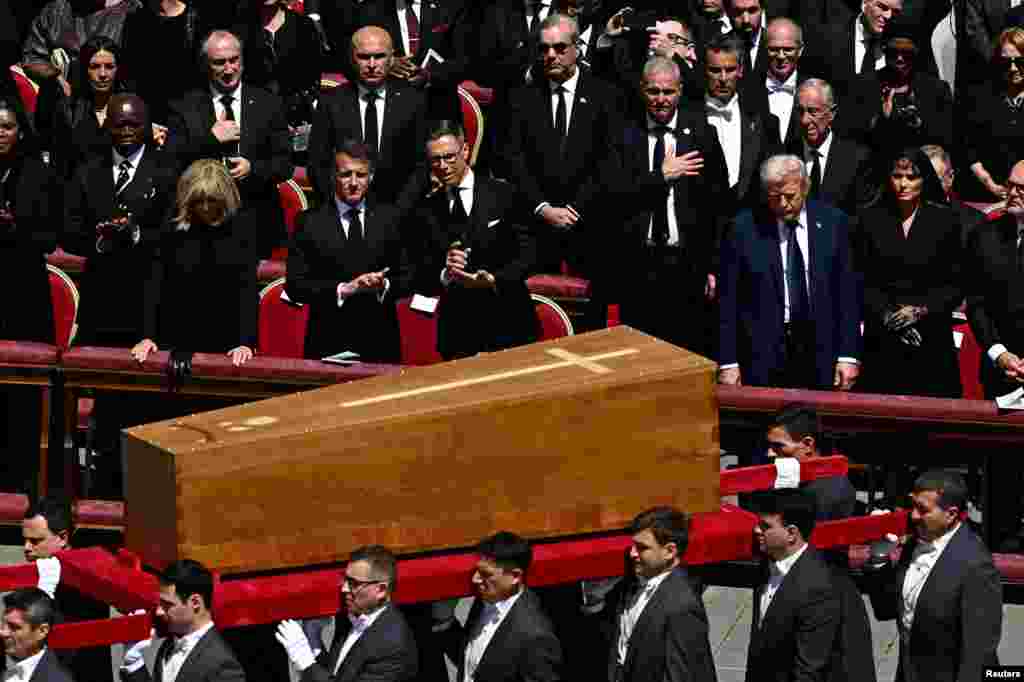 Američki predsjednik Donald Trump i francuski predsjednik Emmanuel Macron na Trgu svetog Petra.