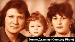 Ayyar, Emine ve İlmira Caparovlar