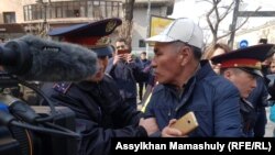 Задержания на улице Панфилова в Алматы. 22 марта 2019 года.