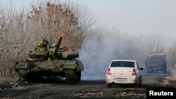 Танк сепаратистів під селом Розсипне, грудень 2014 року