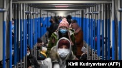 Пассажиры в московском метро