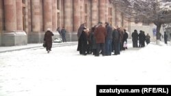 Сотрудники завода «Наирит» вновь собрались перед зданием правителсьтва, Ереван, 26 января 2017 г.