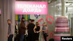 8 грудня мовлення телеканалу «Дождь» в Латвії, Литві та Естонії було припинено