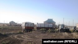 Ýazgulyýew: "Prezidentiň aýdyşy ýaly, kärendeçileriň borçnamadan artykmaç tabşyran pagtalaryny biržanyň üsti bilen nähili satmalydygynyň anyk hukuk tertibi bolmaly".