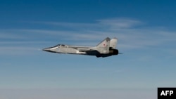 Снимок, опубликованный шведскими воздушными силами: российский МиГ-31 летит над Балтийским морем после того, как он нарушил воздушное пространство Эстонии. 19 сентября 2025 года