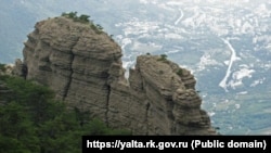 Вид на Ялтинський гірничо-лісовий заповідник
