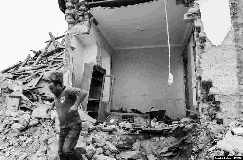 Jurnalist Osman Mirzəyevin, məşhur teatr aktyoru Abbas Mirzə Şərifzadənin yaşadığı evlərin bir əsrdən çox tarixi var idi. Artıq o evlər sökülüb.  