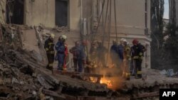 Разбор завалов после ракетного удара по зданию детской больницы «Охматдет»в украинской столице. Киев, 8 июля 2024 года