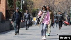 بسیاری از مردم ایران که رویترز با آن‌ها تلفنی صحبت کرده، نسبت به آینده بدبین هستند