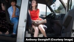 По словам опрошенных, сервиса никакого, маршрутки раздолбанные, неуважение к пассажирам, некорректная лексика