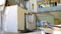 Berdimuhamedow täze gurluşyklar bilen tanyşýan mahalynda, paýtagtlylar nobatdaky jaý ýykyşlygyna taýýarlanýar