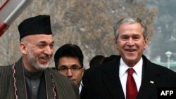 Ҳомид Карзай ва Ҷорҷ Буш, Кобул, 15-уми декабр